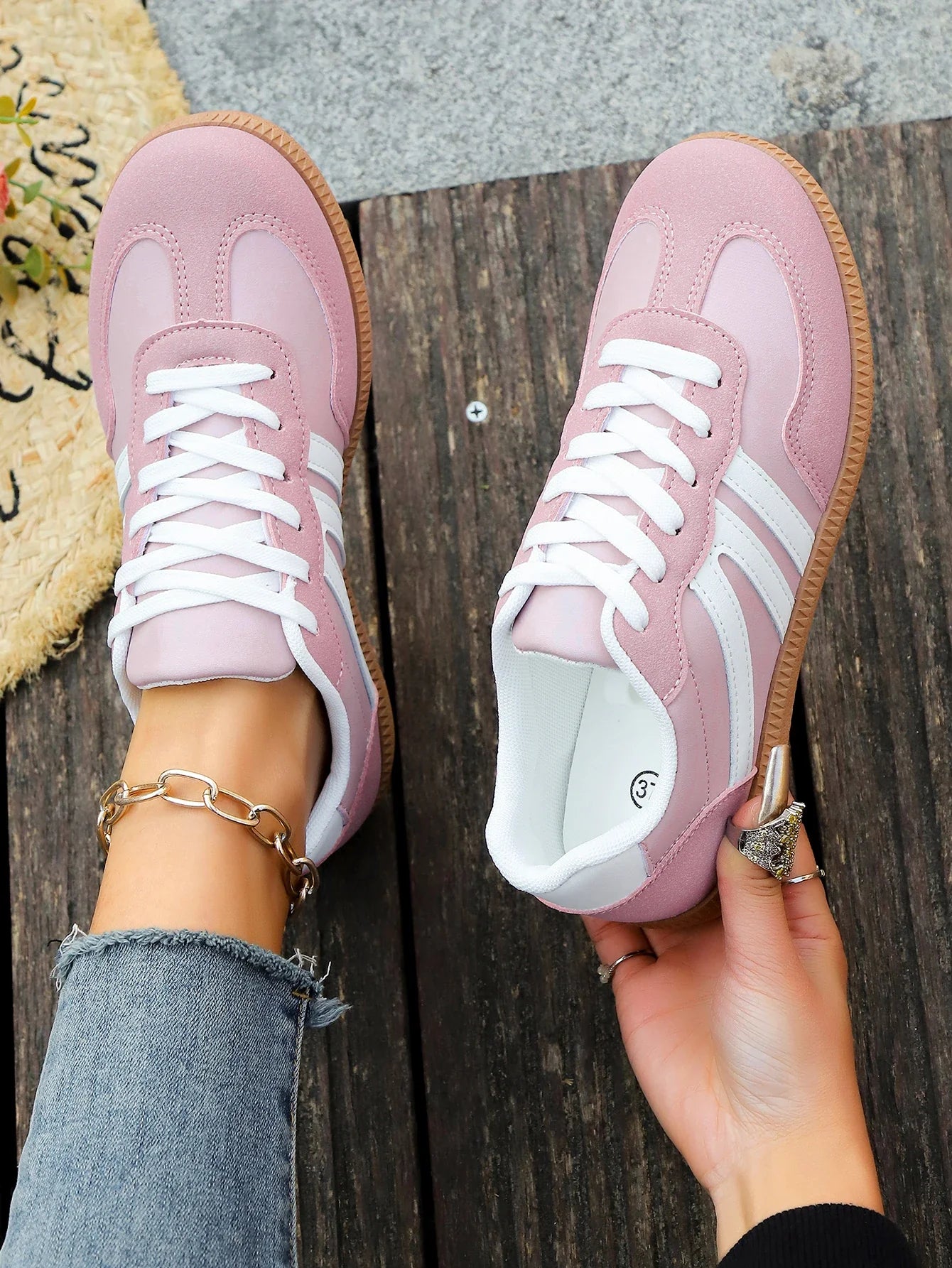 BreezeNova™ Casual Sneakers