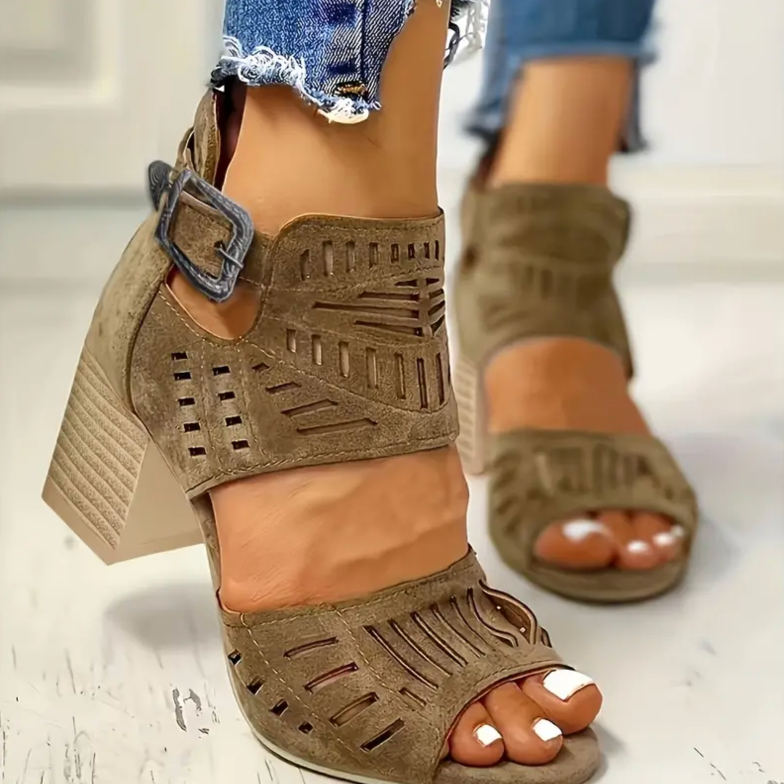 Comelyy Hollow Carved Block Heel Womens Sandals