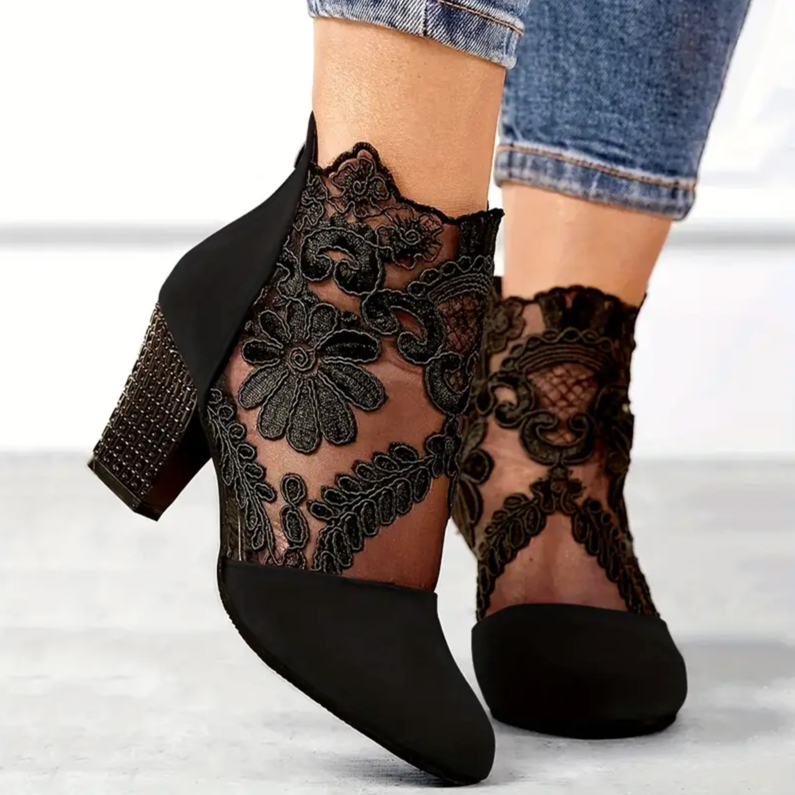 Comelyy Pointed Toe Chunky Heeled Floral Lace Ankle Boots
