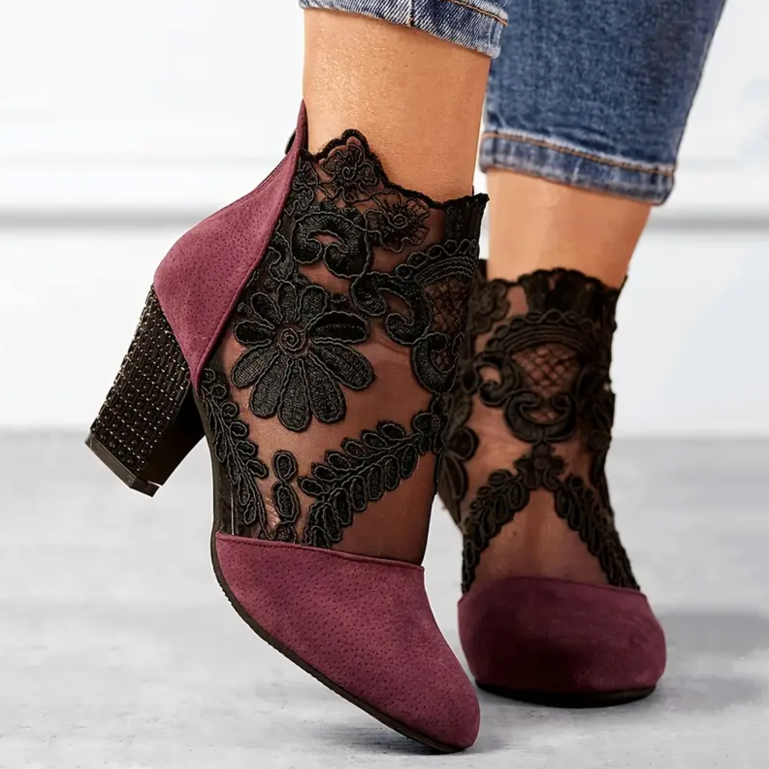 Comelyy Pointed Toe Chunky Heeled Floral Lace Ankle Boots