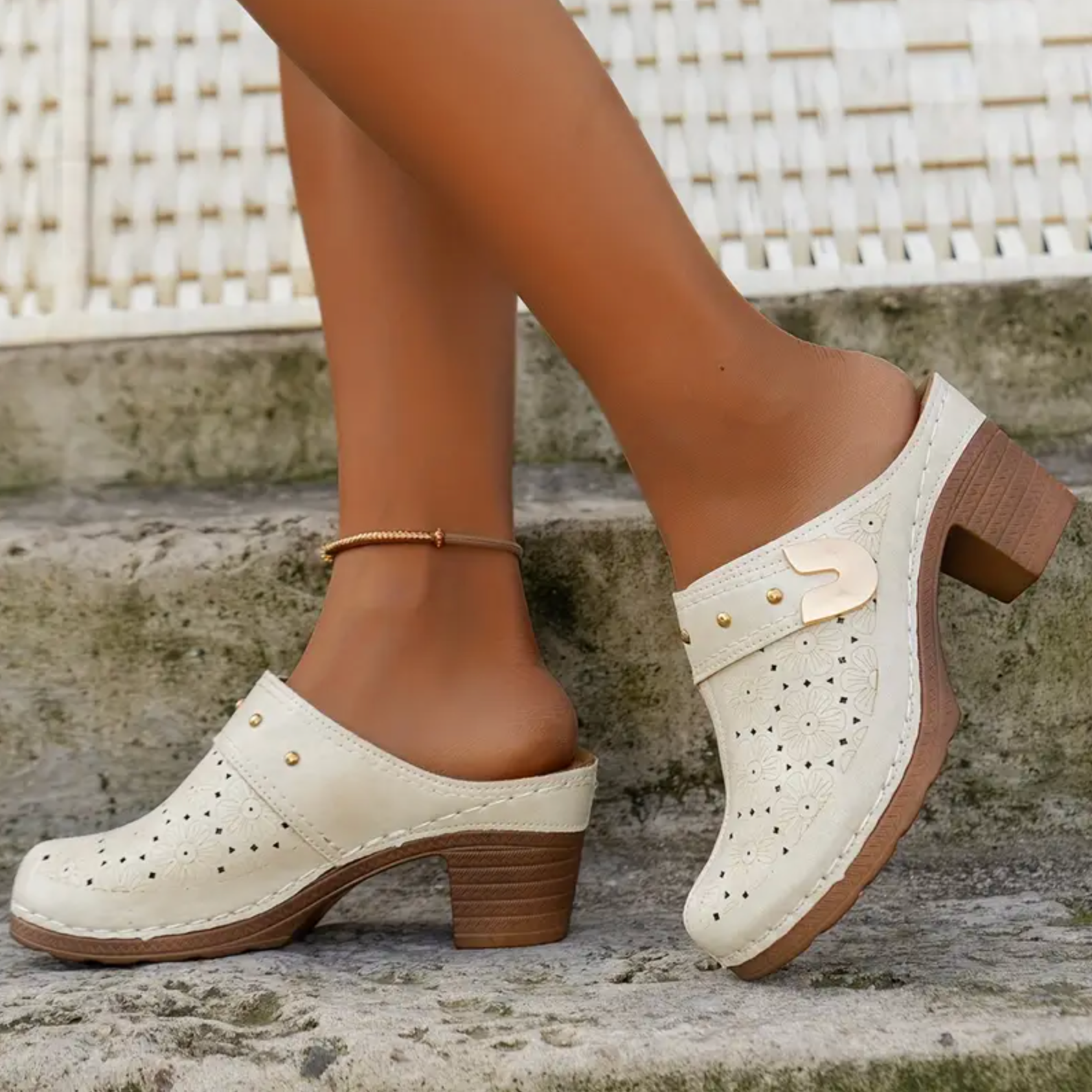 Comelyy Comfortable Stylish Floral Slip On Chunky Heel Shoes