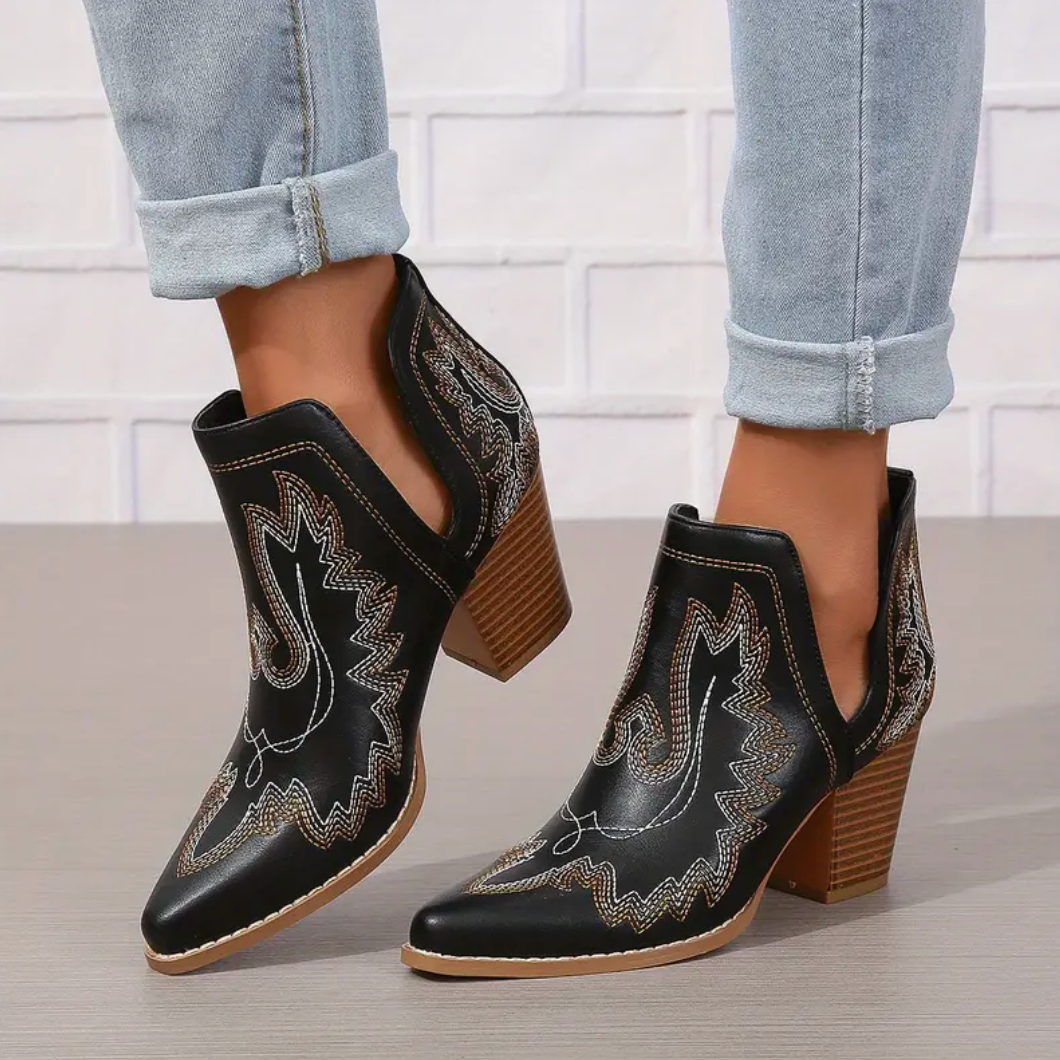 Comelyy Retro Embroidered Pointed Toe And V Cut Ankle Women Boots
